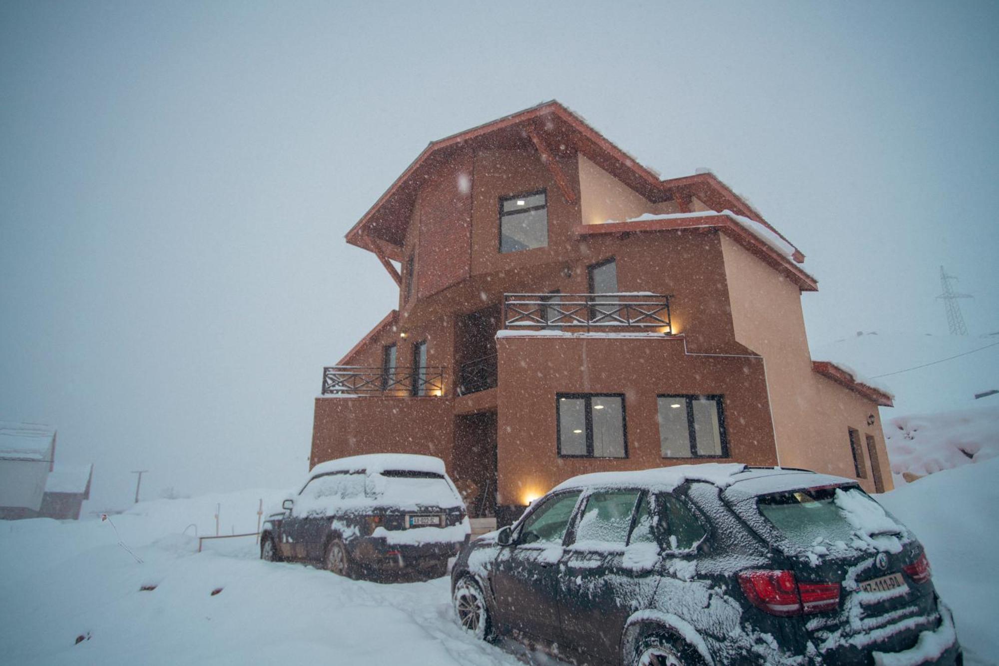 The Hills Hostel Gudauri Exterior photo