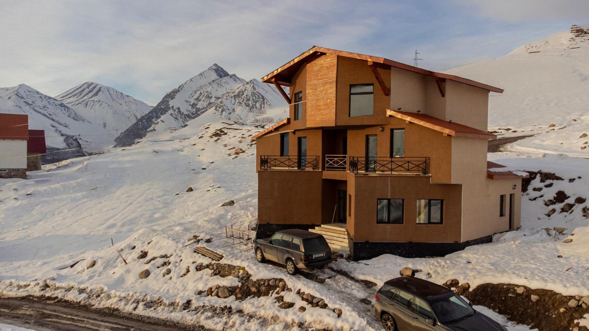 The Hills Hostel Gudauri Exterior photo